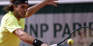 Εκτός Ρολάν Γκαρός (και) ο Τσιτσιπάς