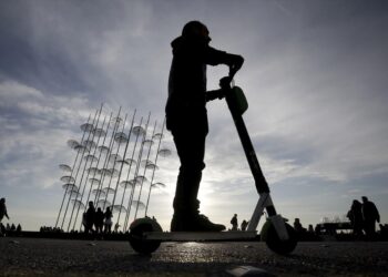 Σύλληψη 13χρονου για παράσυρση 11χρονης με ηλεκτρικό πατίνι