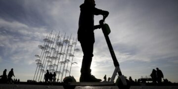 Σύλληψη 13χρονου για παράσυρση 11χρονης με ηλεκτρικό πατίνι