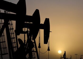 Εκτός SWIFT 20 τράπεζες και πλαφόν στα 45 δολάρια για το ρωσικό πετρέλαιο εξετάζει η ΕΕ