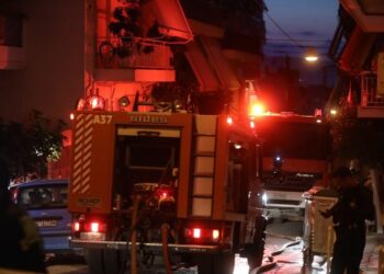 Φωτιά σε διαμέρισμα στον Πειραιά