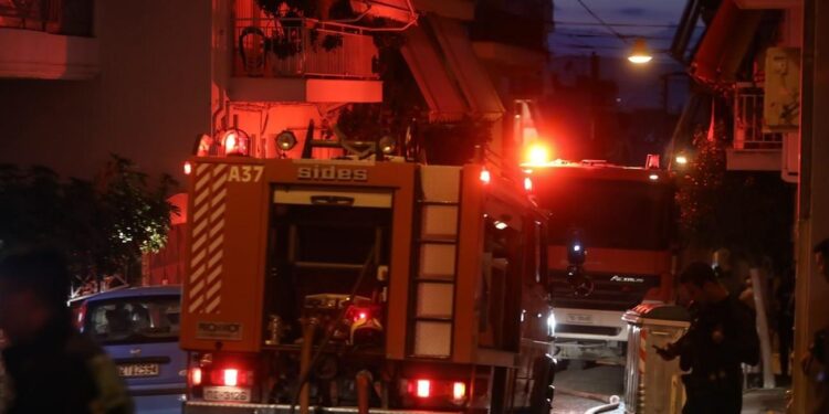 Φωτιά σε διαμέρισμα στον Πειραιά