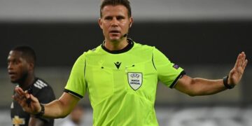 Οι διαιτητές των πλέι οφ και πλέι άουτ