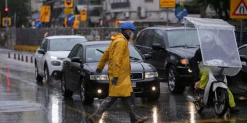 Άστατος ο καιρός με βροχές και καταιγίδες