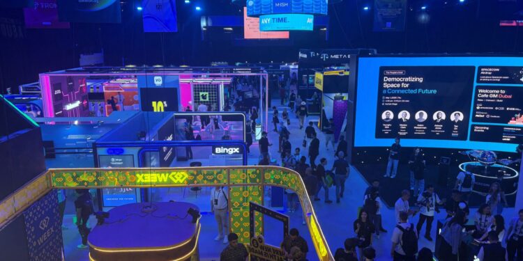 Γιατί το μέλλον «χορεύει» στους ρυθμούς των 90s;