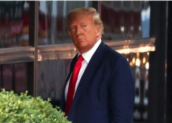 Το Voice of America, το οποίο ο Τραμπ θέλει να καταργήσει, θα επαναλειτουργήσει