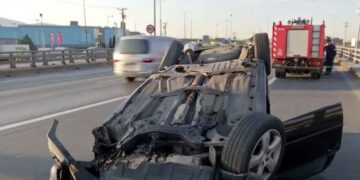 Τροχαίο με ανατροπή ΙΧ στο ρεύμα προς Πειραιά