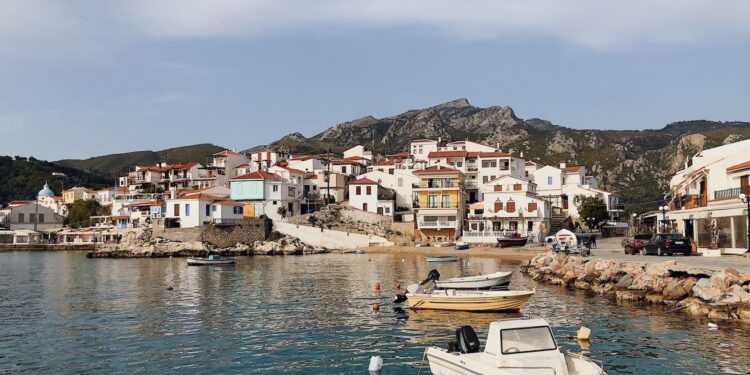 ΔΥΠΑ – Κοινωνικός Τουρισμός 2025-2026: Αρχίζει σήμερα η υποβολή αιτήσεων για τα 300.000 voucher