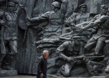 «Φάρσα» η εκεχειρία του Πούτιν, λέει ο Ουκρανός ΥΠΕΞ