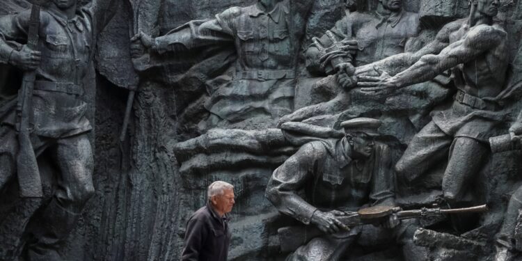 «Φάρσα» η εκεχειρία του Πούτιν, λέει ο Ουκρανός ΥΠΕΞ