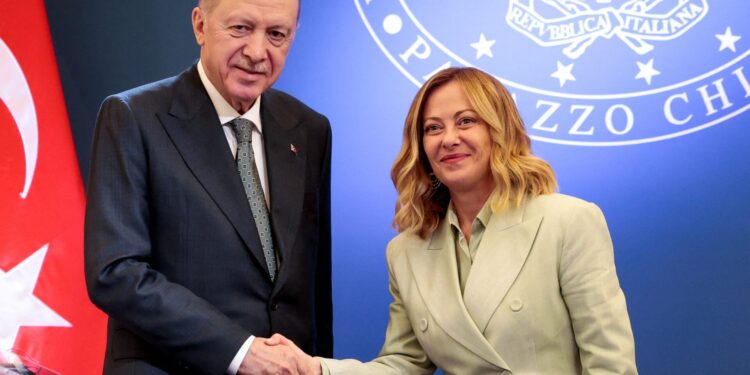 «Ευχαριστώ» της Ιταλίδας πρωθυπουργού στον Τούρκο πρόεδρο για τη διαμεσολάβηση στο ουκρανικό