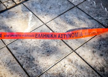 Νταλίκα έπεσε στη Θηβών από τη γέφυρα της Πέτρου Ράλλη