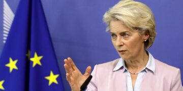 Η Ούρσουλα φον ντερ Λάιεν συνεχάρη τον Νικουσόρ Νταν