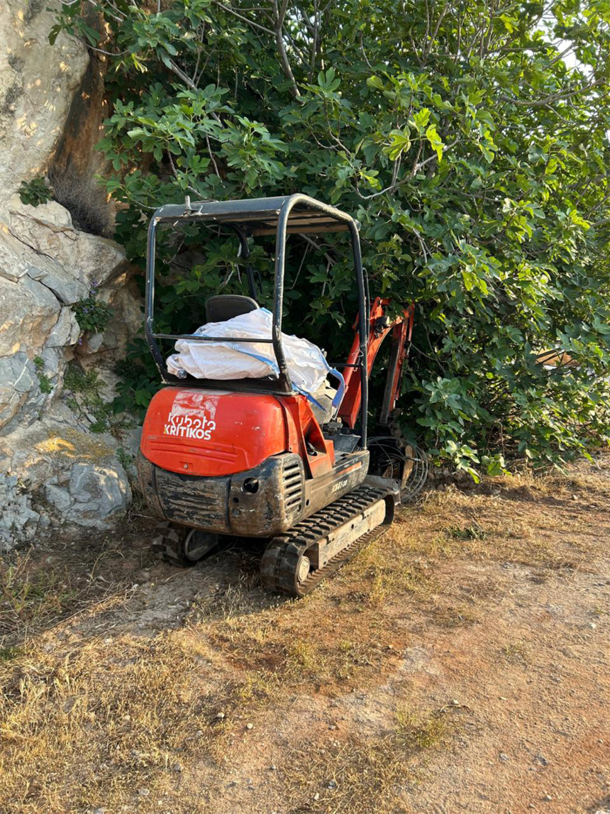Hydra: See photos of vehicles on the island - Residents say they are left behind after work is done.
