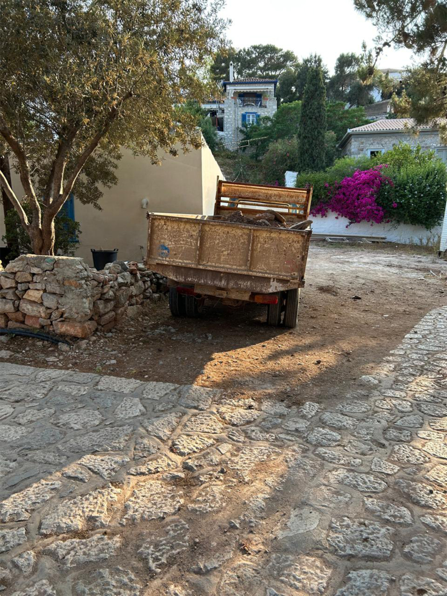 Hydra: See photos of vehicles on the island - Residents say they are left behind after work is done.