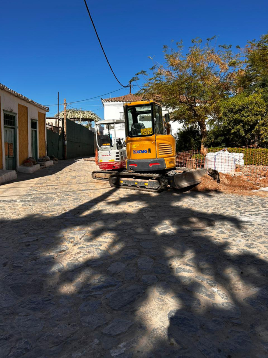 Hydra: See photos of vehicles on the island - Residents say they are left behind after work is done.