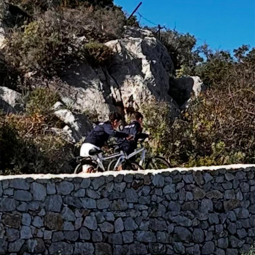 Ύδρα: Μετά τον σάλο για την «πλημμύρα» οχημάτων ξεκίνησαν οι έλεγχοι - Μία σύλληψη για χρήση φορτηγού χωρίς άδεια