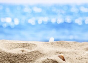 Καλοκαιρινές βουτιές στην Ευρώπη: 5 μέρη-όνειρο