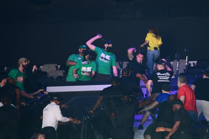 Tension in Abu Dhabi 2025: Altercations between Olympiacos and Panathinaikos fans before the small final - Video, photos