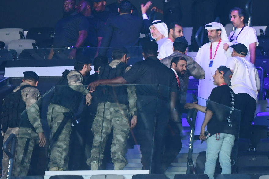 Tension in Abu Dhabi 2025: Altercations between Olympiacos and Panathinaikos fans before the small final - Video, photos