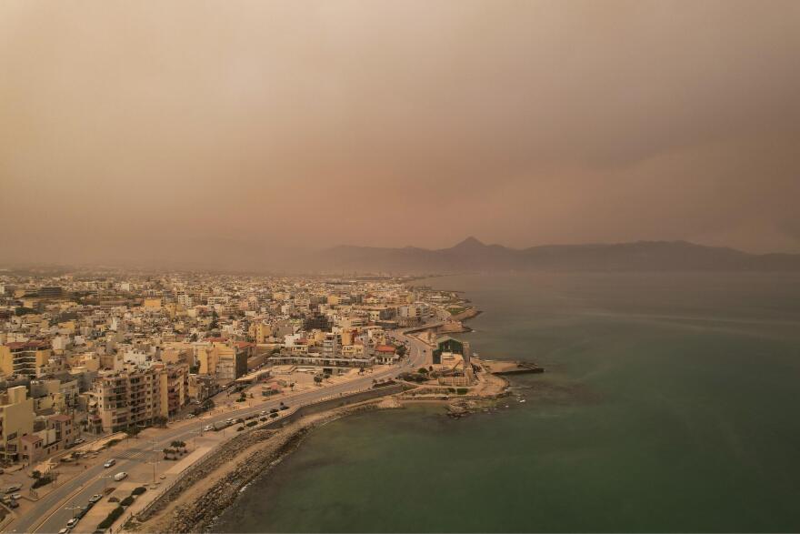 African dust envelops Crete: Orange sky and stifling atmosphere in Heraklion and Chania - See photos