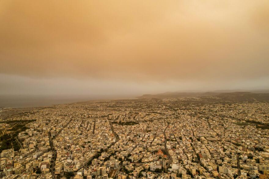 African dust envelops Crete: Orange sky and stifling atmosphere in Heraklion and Chania - See photos