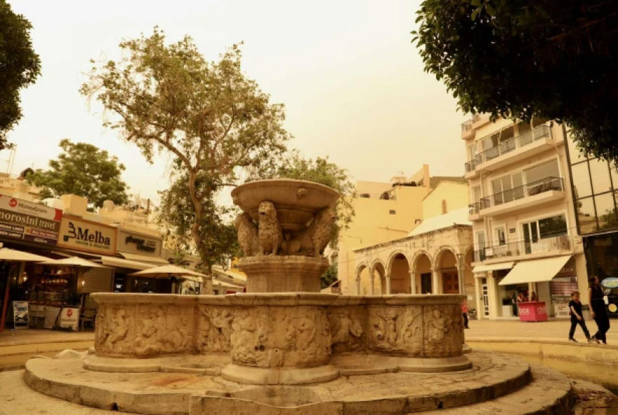 African dust envelops Crete: Orange sky and stifling atmosphere in Heraklion and Chania - See photos