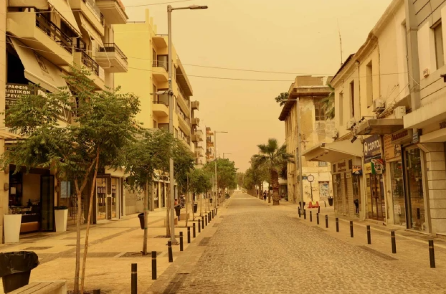 African dust envelops Crete: Orange sky and stifling atmosphere in Heraklion and Chania - See photos