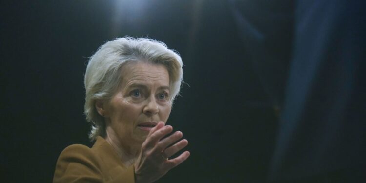 Φαστ-τρακ λύση για τους δασμούς της Ουάσιγκτον αναζητεί η Ευρώπη