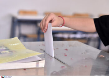 Δημοσκόπηση Interview: Στο 24,8% η ΝΔ, στην 2η θέση το ΠΑΣΟΚ