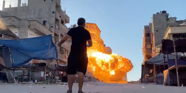 Ο Νετανιάχου ανάβει τρία μέτωπα φωτιάς – Η Γάζα πνίγεται, η Ευρώπη απομακρύνεται, οι θεσμοί ματώνουν