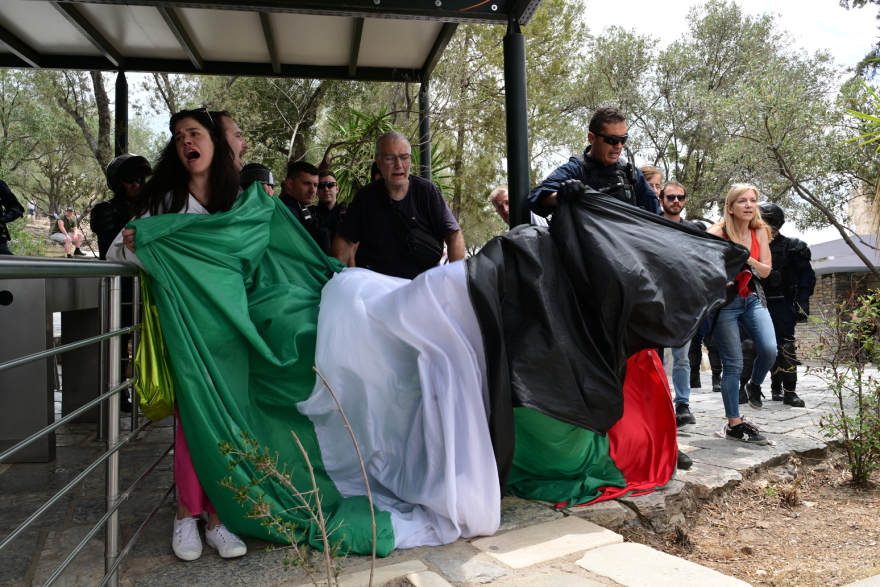 Acropolis: 15 arrests of New Left members raising the Palestinian flag - See images
