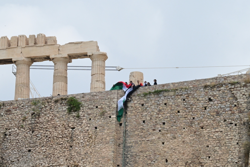 Acropolis: 15 arrests of New Left members raising the Palestinian flag - See images