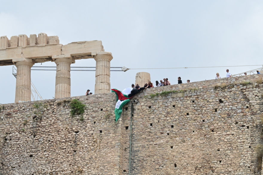 Acropolis: 15 arrests of New Left members raising the Palestinian flag - See images
