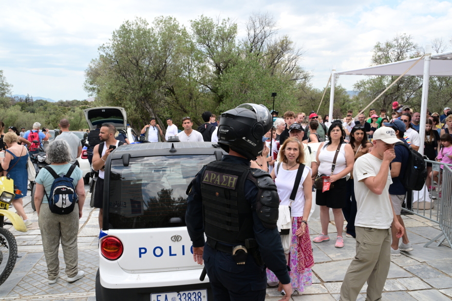 Acropolis: 15 arrests of New Left members raising the Palestinian flag - See images