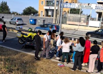 Ραφήνα: Τροχαίο ατύχημα στην Λεωφόρο Μαραθώνος με 2 τραυματίες