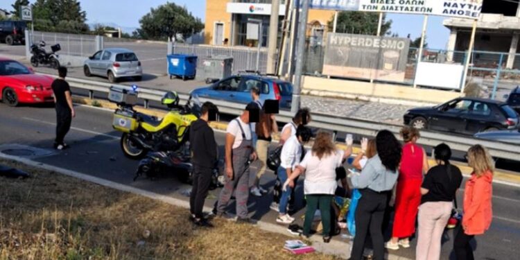 Ραφήνα: Τροχαίο ατύχημα στην Λεωφόρο Μαραθώνος με 2 τραυματίες