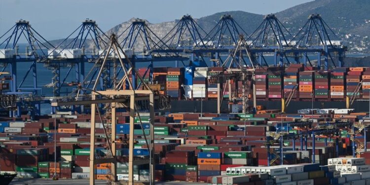 Πρόταση αυξήσεων έως 35% στους εργαζομένους του Σ.ΕΜΠΟ. Πειραιά