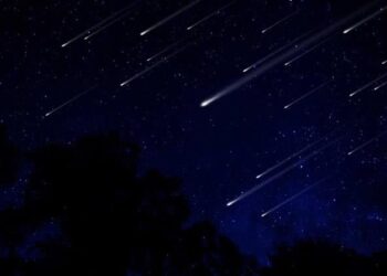 Καταφθάνει στο νυχτερινό ουρανό το «ποτάμι» που ρέει από τον κομήτη Χάλεϊ