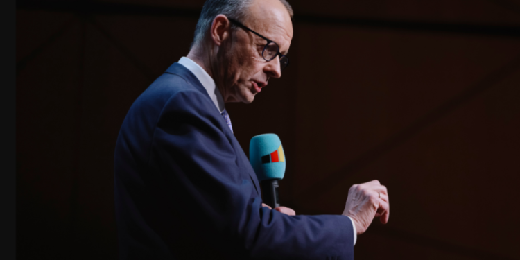 Γερμανία: Μία ασταθής κυβερνητική πλειοψηφία μετά την πύρρειο νίκη του Μερτς