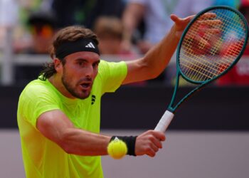 Ο Φις απέκλεισε τον Τσιτσιπά