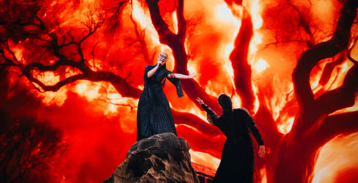 Η ελληνική showbiz αποθέωσε την Klavdia για την πρόκρισή της στον μεγάλο τελικό