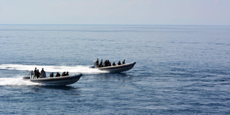 Επιχείρηση διάσωσης 82 μεταναστών από το Λιμενικό και τη Frontex στη θαλάσσια περιοχή νότια του νησιού