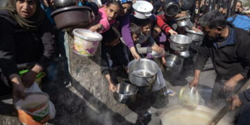 Χιλιάδες παιδιά λιμοκτονούν στα νοσοκομεία που βρίσκονται υπό κατάρρευση