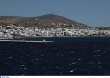 Πλοίο προσέκρουσε στον προβλήτα του λιμένα του νησιού – Ταλαιπωρία για 40 επιβάτες