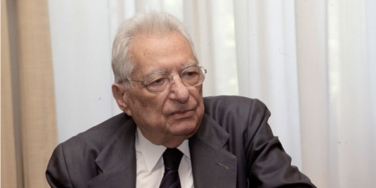 Former Foreign Minister Petros Molyviatis dies at 97