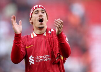 Πρόταση 15 εκατ. λιρών της Λιντς για τον Κώστα Τσιμίκα