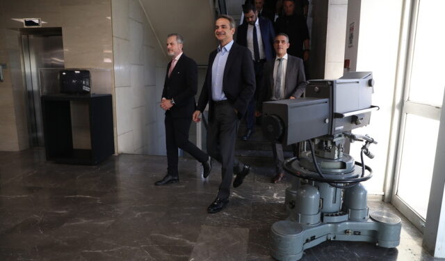 Mitsotakis’ visit to ERT: He was informed about the new digital capabilities of ERTNews and Ertflix