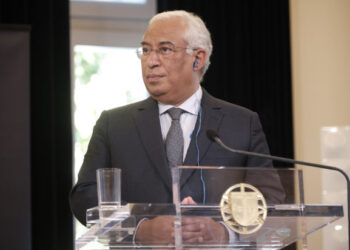 «Αλλάξτε το Σύνταγμά σας αν θέλετε να ξεκινήσετε ενταξιακές διαπραγματεύσεις με την ΕΕ»