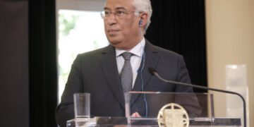 «Αλλάξτε το Σύνταγμά σας αν θέλετε να ξεκινήσετε ενταξιακές διαπραγματεύσεις με την ΕΕ»